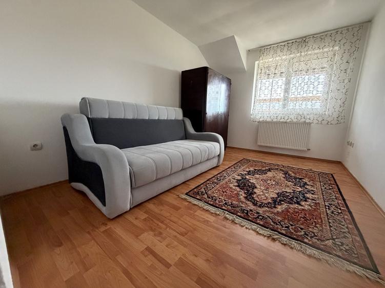 Apartament cu 3 camere decomandat în Florești
