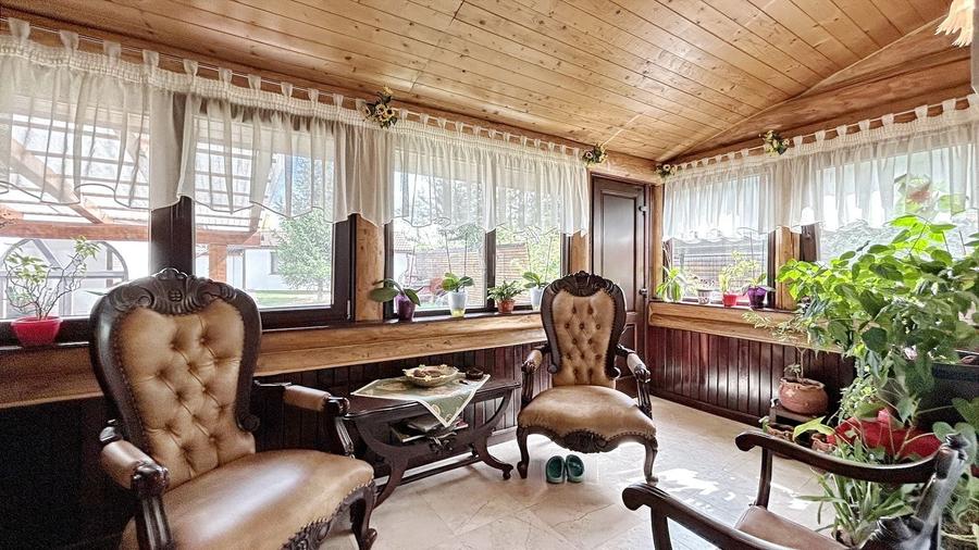 Casă individuală cu 7 camere cu Piscina în Craiter