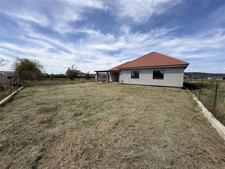 Casă individuală cu 4 camere cu Teren 800 Mp în Oșorhei