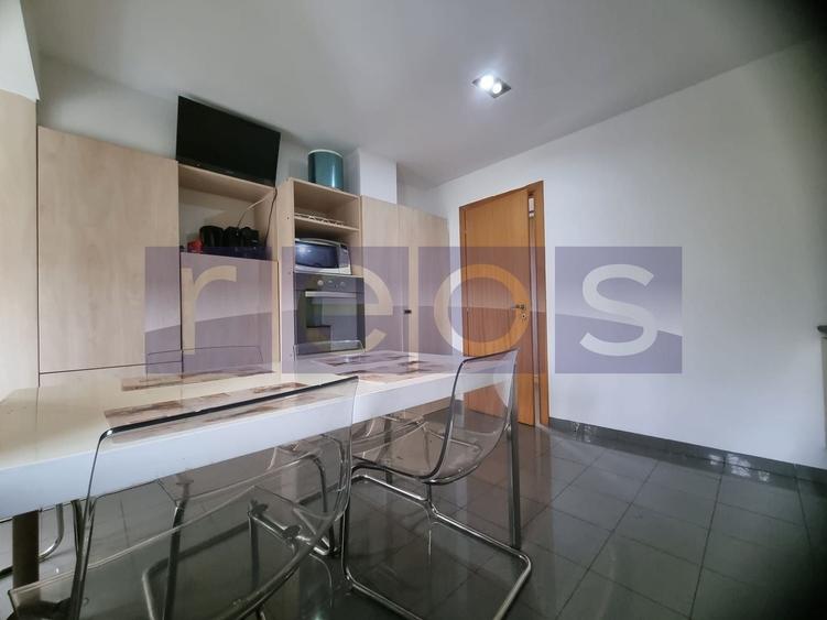Apartament cu 3 camere semidecomandat, mobilat în Vitan
