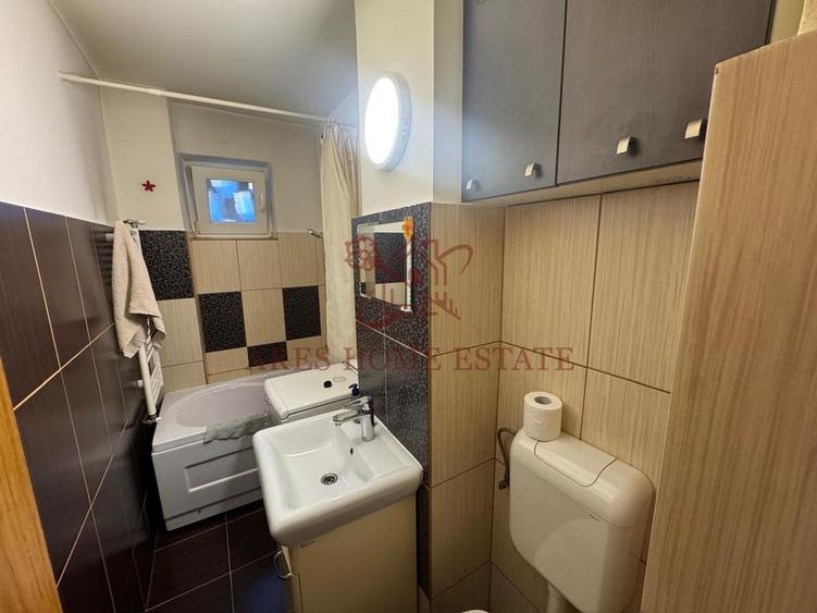 Apartament cu 3 camere semidecomandat, mobilat în Complex Studențesc