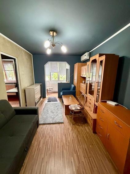 Apartament cu 2 camere semidecomandat, mobilat în Badea Cârțan