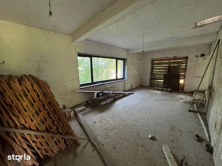 Casă cu Teren 970 Mp în Brănești