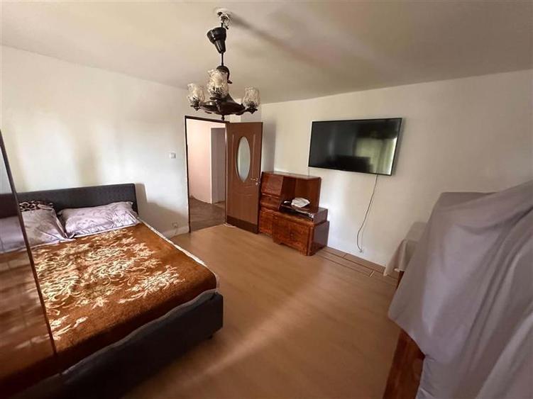 Apartament cu 3 camere decomandat în Bucovina