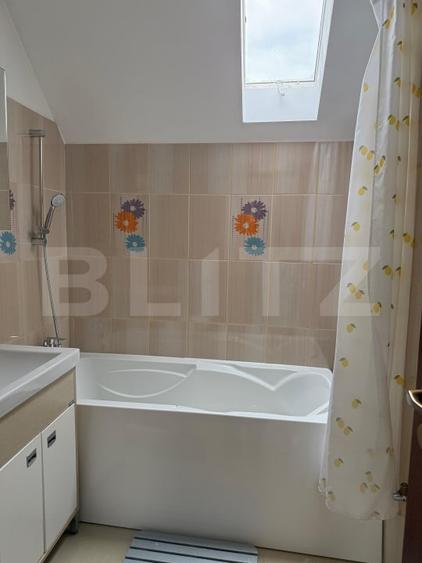 Apartament cu 3 camere semidecomandat, mobilat în Râșnov