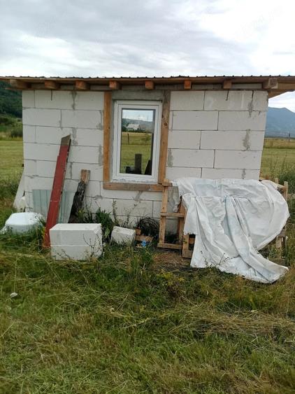 Teren de 5100 mp, în Livezile