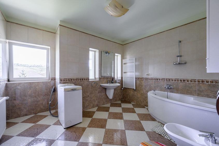 Casă individuală cu 5 camere cu Canalizare în Mănăștur
