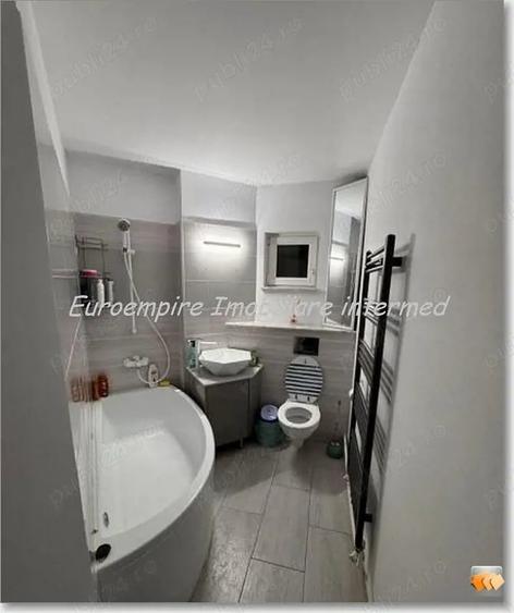 Apartament cu 2 camere decomandat în Far