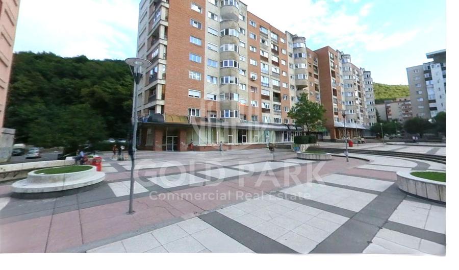 Spațiu comercial, de 300 mp, în Răcădău