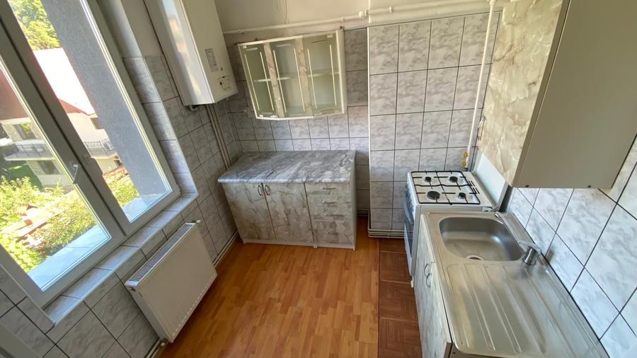 Apartament cu 2 camere decomandat în Tractorul