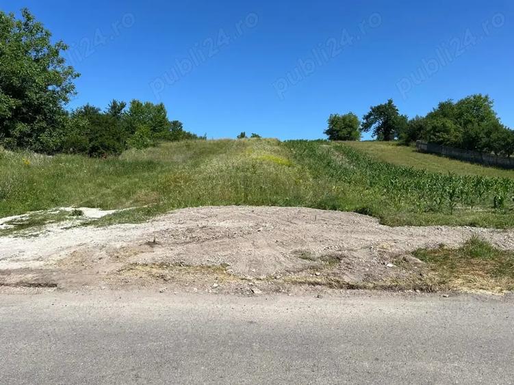 Teren de 696 mp, în Răcăștia