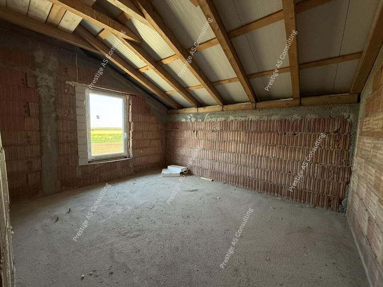 Duplex cu 4 camere cu Canalizare în Sânandrei