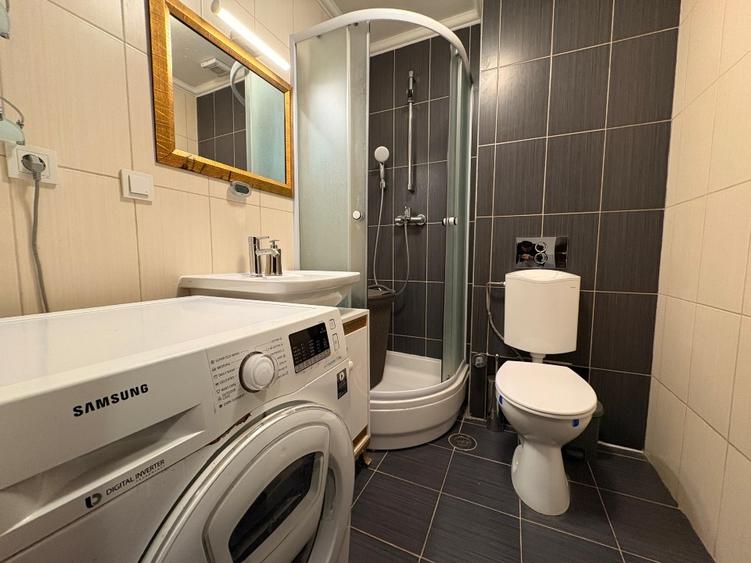 Apartament cu 3 camere decomandat, mobilat în Central
