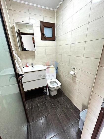 Casă individuală cu 5 camere cu Canalizare în Lacu Sărat