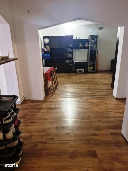 Casă cu 7 camere cu Teren 309 Mp în Bucureștii Noi