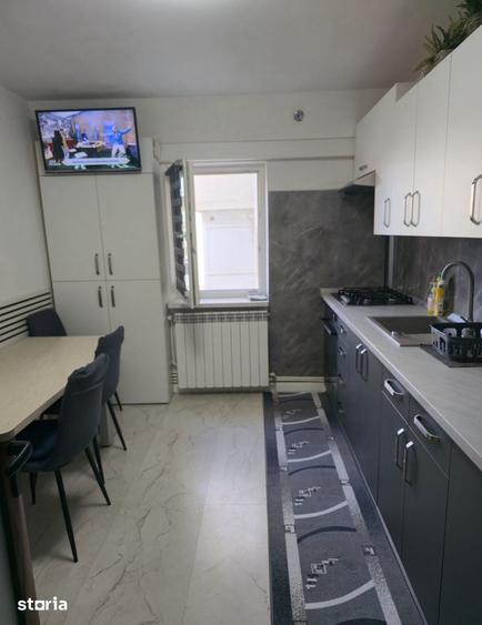 Apartament cu 4 camere în Craiovița Nouă