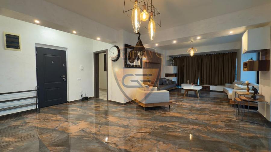 Penthouse cu 3 camere decomandat, mobilat în Nord