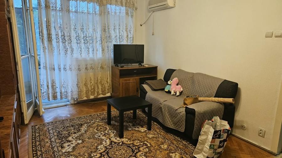 Apartament cu 3 camere decomandat în Titan