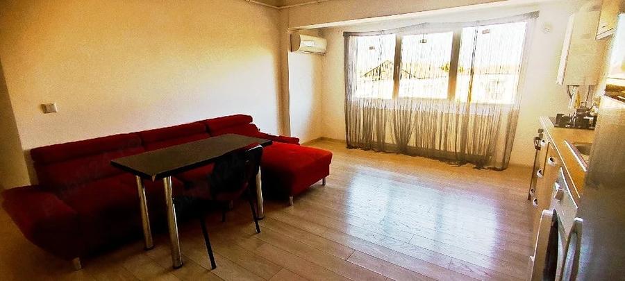 Apartament cu 3 camere semidecomandat în Lipovei