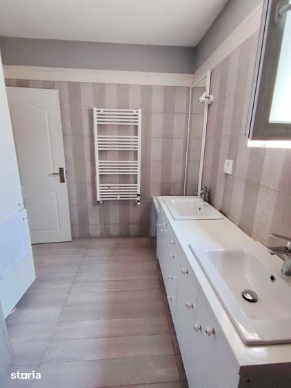 Casă cu 4 camere cu Teren 250 Mp în Central