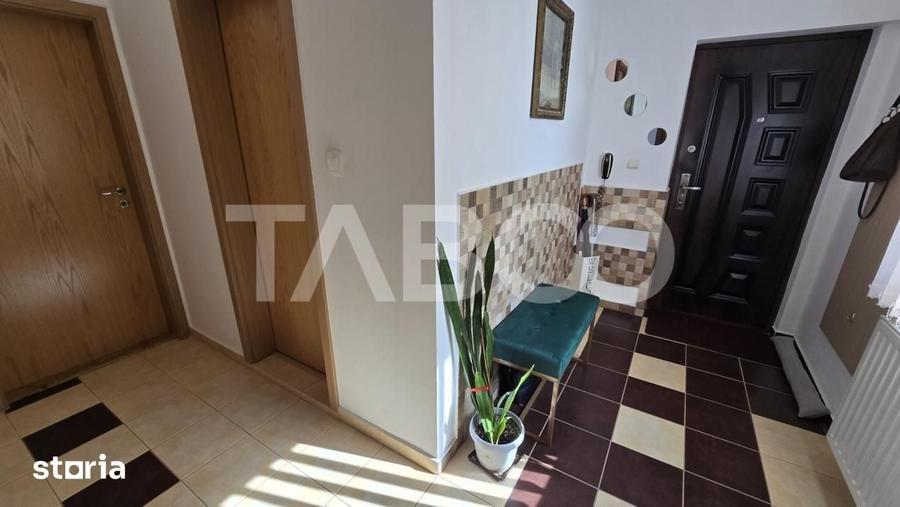 Apartament cu 3 camere decomandat în Est