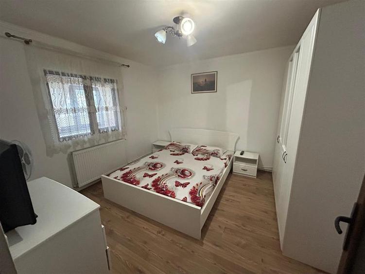 Apartament cu 2 camere decomandat, mobilat în Central