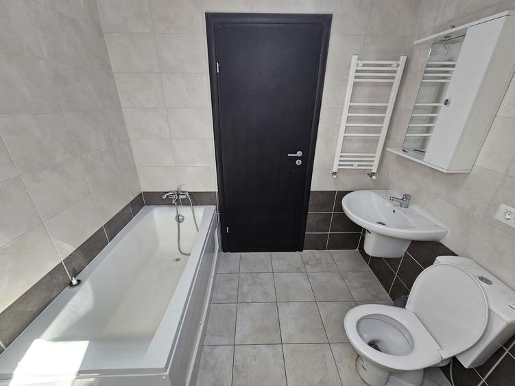 Apartament cu 3 camere semidecomandat în Chiajna