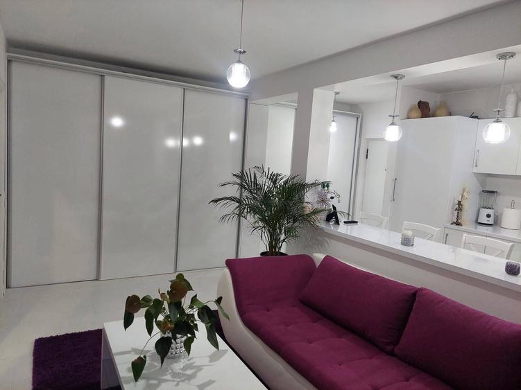Apartament cu 2 camere semidecomandat, mobilat în Florești