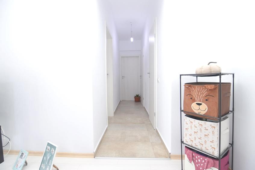 Apartament cu 3 camere semidecomandat, mobilat în Dobroești