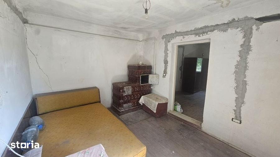 Casă cu 2 camere cu Teren 540 Mp în Livada