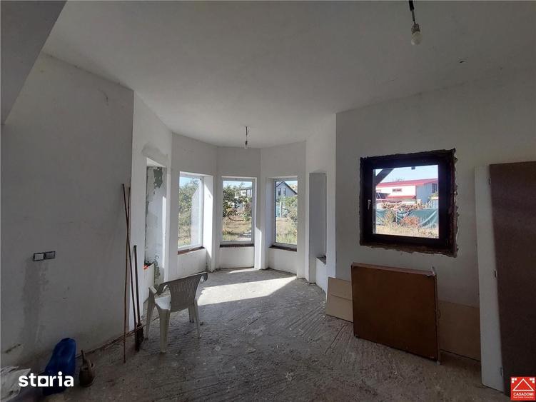 Casă cu 6 camere cu Teren 1360 Mp în Șofronea