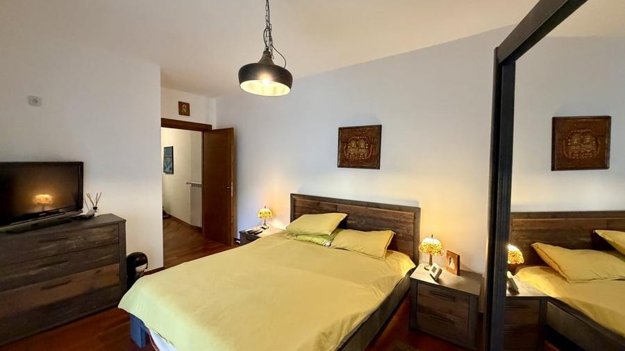 Apartament cu 3 camere semidecomandat, mobilat în Ultracentral