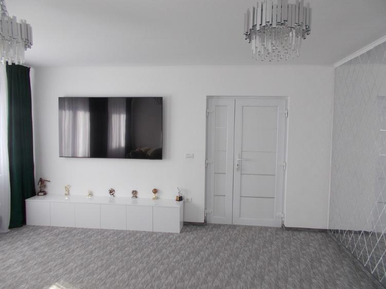 Casă individuală cu 4 camere cu Teren 600 Mp în Bacova