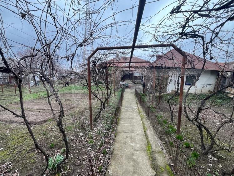 Casă individuală cu 2 camere cu Teren 1442 Mp în Calea București