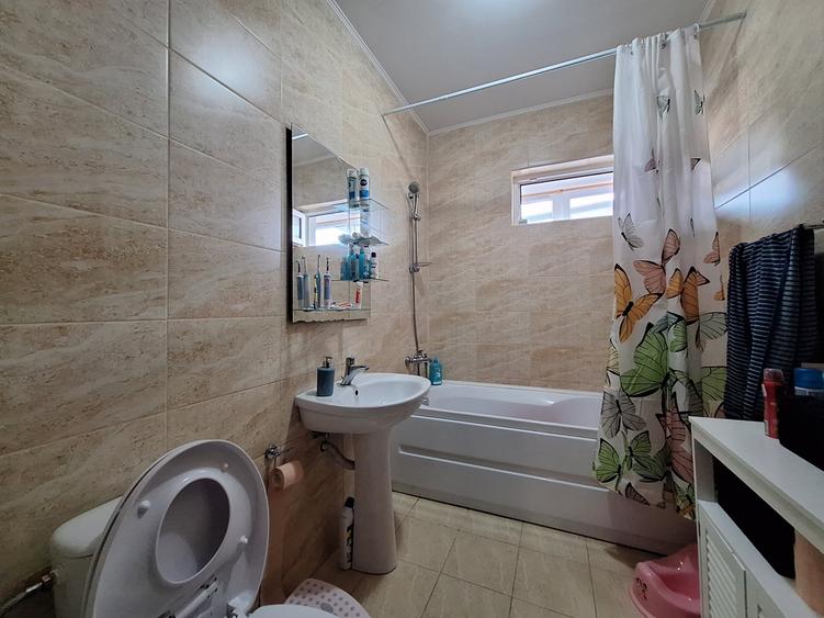 Apartament decomandat, 61 mp, 2 balcoane, zona Eroilor - 8