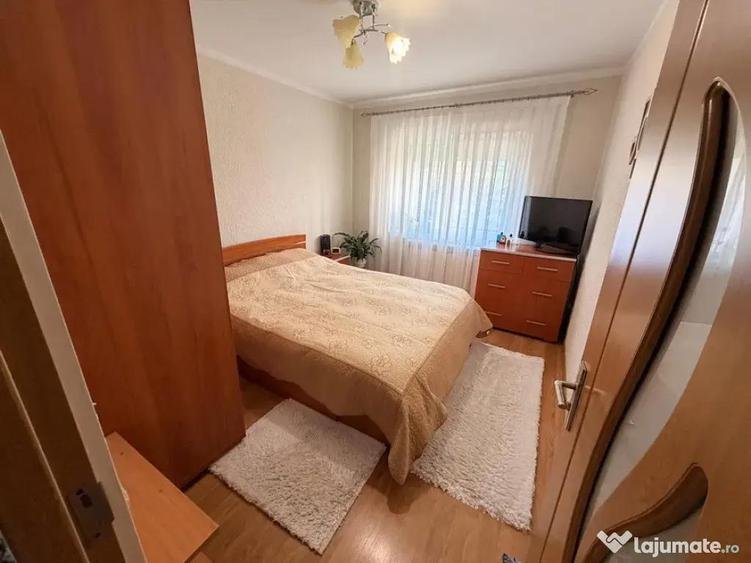 Apartament cu 3 camere decomandat în Obcini