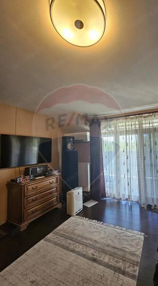 Casă cu 5 camere cu Teren 702 Mp în Nord