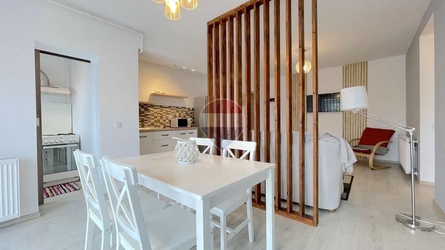 Apartament cu 2 camere decomandat în Tractorul