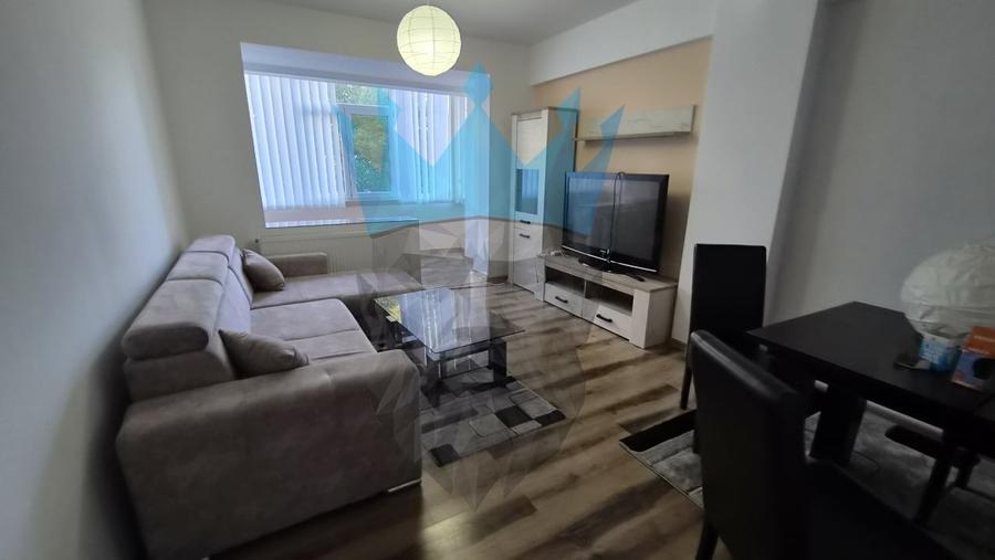 Apartament cu 3 camere decomandat, mobilat în P-ța Romană