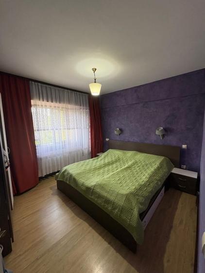 Apartament cu 4 camere decomandat, mobilat în Traian