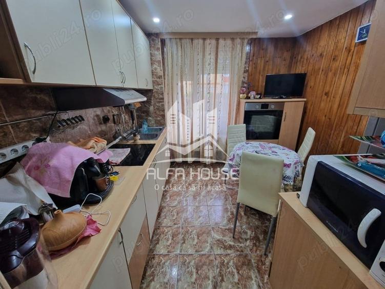 Apartament cu 3 camere semidecomandat în Govândari