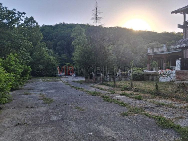 Teren extravilan de 8900 mp, în Sud-Vest