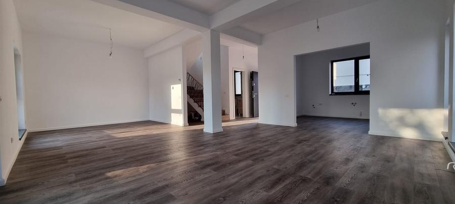Casă individuală cu 5 camere cu Canalizare în Central