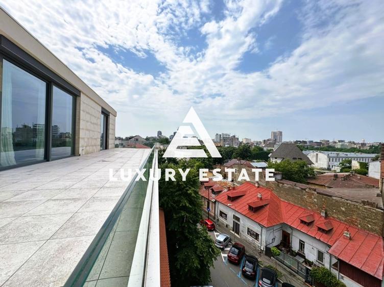 Penthouse cu 4 camere decomandat în Grădina Icoanei