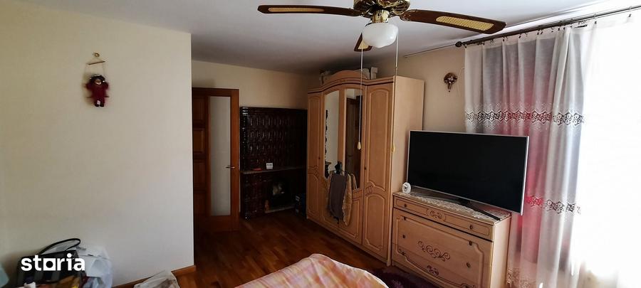 Casă cu 7 camere cu Teren 750 Mp în Mihai Eminescu