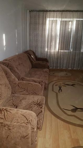 Apartament cu 3 camere semidecomandat, mobilat în Tei