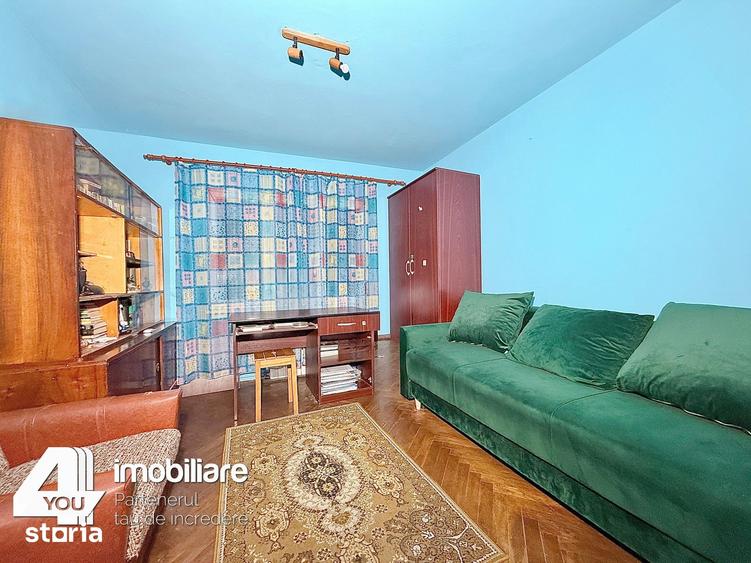Apartament cu 4 camere decomandat în Boul Roșu