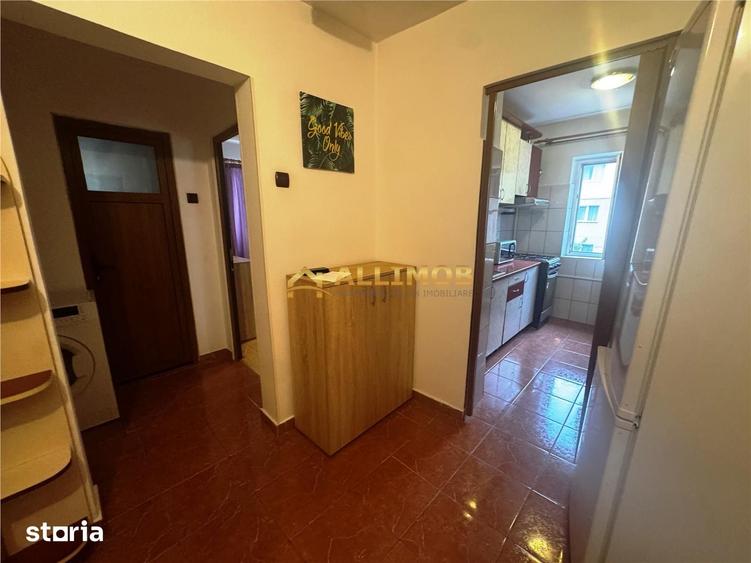 Apartament cu 2 camere decomandat în Republicii