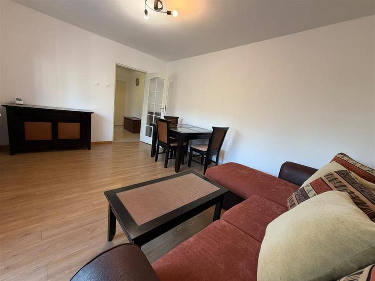 Apartament cu 4 camere decomandat în Podu Roș