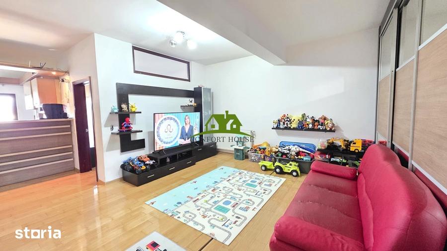 Apartament cu 3 camere decomandat în Republicii